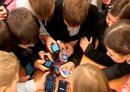 Запретить смартфоны школы могут самостоятельно