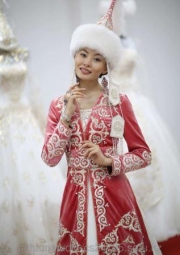 Свадебная одежда казахской невесты заняла 5-е место в рейтинге самых красивых нарядов мира