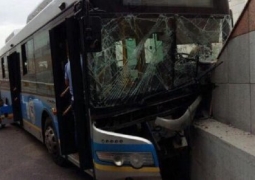 Автобус влетел в опору моста в Алматы, пострадали 14 человек 