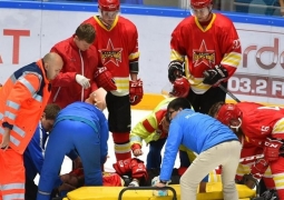 У побитого Дамиром Рыспаевым китайского хоккеиста нет сотрясения мозга