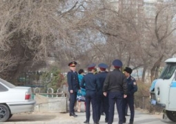 Пьяный водитель протащил на капоте полицейского в Актюбинской области 