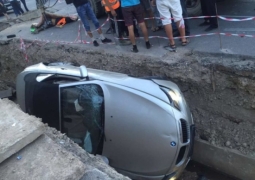 В Шымкенте разыскивают водителя BMW, сбившего группу рабочих 