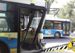 Семь человек пострадали при столкновении двух автобусов в Алматы