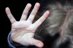 Актауский бизнесмен объявил вознаграждение за информацию о педофиле, напавшем на шестилетнюю девочку 