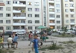 Жители еще одной многоэтажки в Алматы заявляют о крене