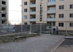 Жильцам проблемного дома в мкр.Алгабас г.Алматы предлагают выселиться