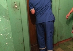 Лифт с ребенком внутри сорвался с пятого этажа в Алматы