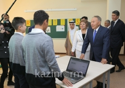 Нурсултан Назарбаев посетил новую школу-лицей в Астане