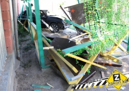 Автомобиль сбил ребенка и протаранил забор детсада в Алматы