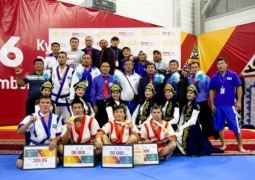 Четыре "золота" завоевали на Играх Кочевников казахстанские борцы