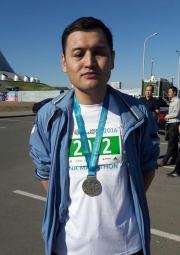 Незрячий Айтбек Аулбаев принял участие в астанинском марафоне
