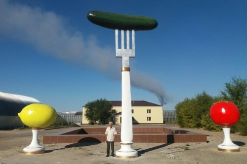Памятник огурцу появился в Карагандинской области