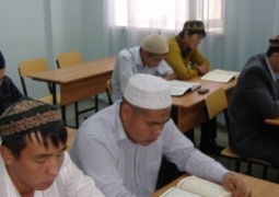 373 образовательных гранта выделено медресе в Казахстане