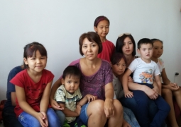 На объявившую голодовку мать восьмерых детей из Талдыкоргана подали в суд