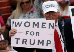 Четыре женщины в США обвинили Трампа в домогательствах