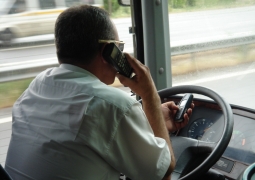В Астане за разговоры по телефону оштрафованы более 130 водителей автобусов 