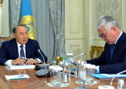 Глава государства провел встречу с министром Бейбутом Атамкуловым
