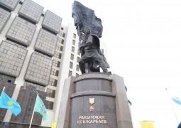 Памятник Рахымжану Кошкарбаеву открыли в Астане
