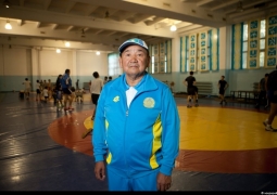 Олимпийский чемпион Жаксылык Ушкемпиров подбодрил североказахстанских борцов