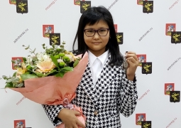 Чемпионке мира по шахматам Бибисаре Асаубаевой вручили ключи от квартиры в Подмосковье