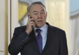 Нурсултан Назарбаев провел телефонный разговор с Алмазбеком Атамбаевым