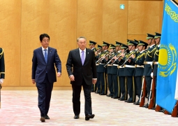Премьер-министр Японии назвал плодотворной встречу с Нурсултаном Назарбаевым