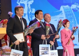 Глава Карагандинской области поздравил корпорацию «Казахмыс» с трудовыми успехами