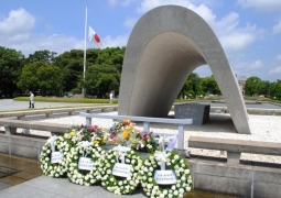 Нурсултан Назарбаев возложил цветы к кенотафу в память погибших в Хиросиме