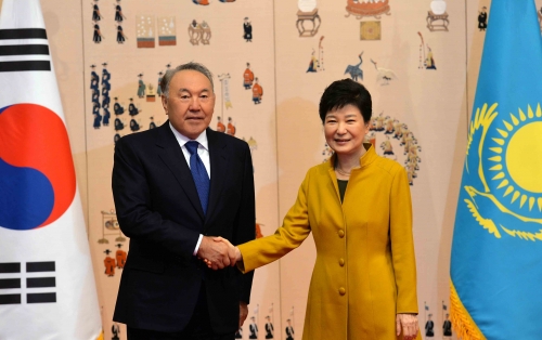 Нурсултан Назарбаев провел встречу с президентом Республики Корея