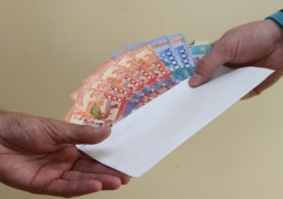 Более 3,5 тысячи сотрудников Комитета государственных доходов наказаны за взятки в 2016 годув Казахстане