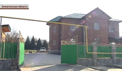 Пенсионер обвинил сельского акима и его сына в избиении в Алматинской области
