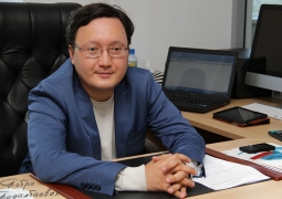 Назначить депутатам годовую зарплату в 1 тенге предложили в Казахстане
