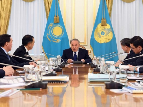 Нурсултан Назарбаев провел совещание по социально-экономическим вопросам