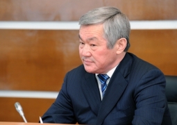 Бердибек Сапарбаев публично наказал чиновника пытавшегося купить образование дочерям