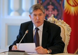 Нурсултан Назарбаев попросил Алмазбека Атамбаева не покидать пост президента Кыргызстана