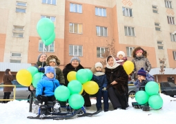 Более 300 семей Актобе и Алматы получили ключи от квартир в день Первого Президента