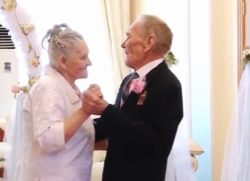 «Железную» свадьбу отметили 90-летние супруги в Темиртау