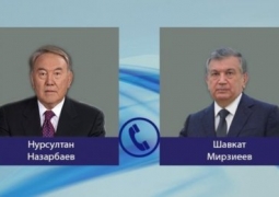 Нурсултан Назарбаев поздравил Шавката Мирзиёева с победой на выборах и пригласил в Казахстан