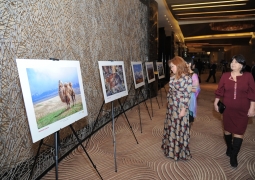 На фотовыставке в Баку показали "Неизвестный Казахстан"