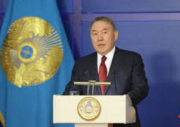Нурсултан Назарбаев вручил орден "Айбын" солдату, уничтожившему террористов в Актобе