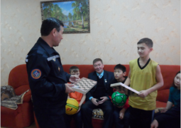 Спасатели гостили в детском доме Петропавловска