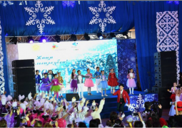 В президентской новогодней елке в Алматы приняли участие воспитаники детдомов 