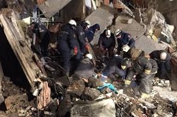 Обрушение в Шахане: мужчина пролежал 10 часов под 600-тонными обломками и выжил