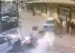 Toyota сбила трех человек на тротуаре в Алматы (ВИДЕО)