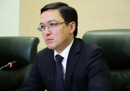 Казахстан прекращает "проедать" золотовалютные резервы, - глава Нацбанка