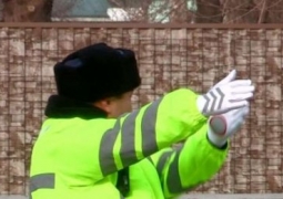 Белые перчатки и светоотражающие нарукавники заменят жезлы дорожным полицейским