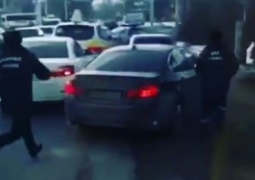 В Алматы полицейские устроили погоню за BMW (ВИДЕО)