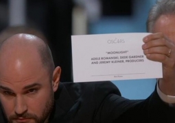 Ведущие премии "Оскар" допустили ошибку во время объявления лучшего фильма