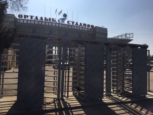 На Центральном стадионе Алматы установили электронные турникеты