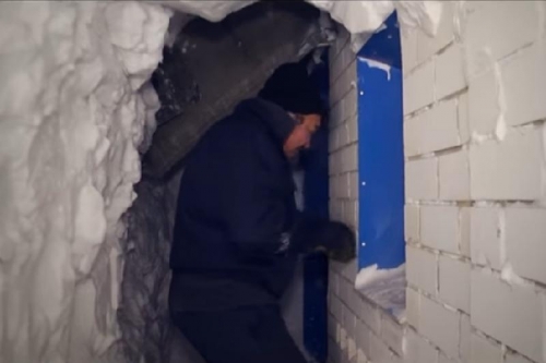 Западные СМИ поразили снежные тоннели в Казахстане